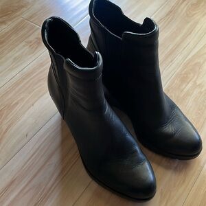 Worn only a handful of times Sorel Joan of Arctic wedge boots size 10
